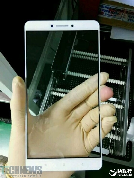 Front-panel-of-6.4-inch-Xiaomi-Max-leaks