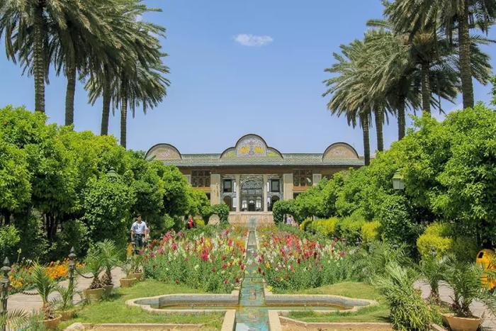 از میدان نصف جهان تا باغ‌های بهشت نمای شیراز