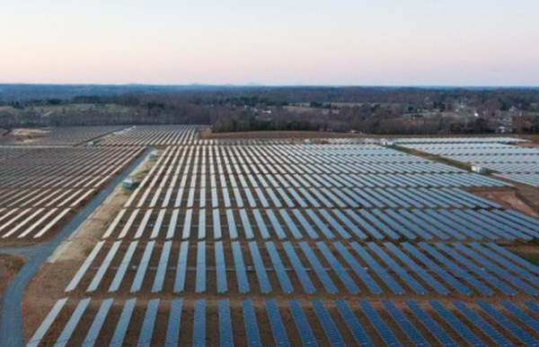 اپل مزرعه ی خورشیدی دیگری می سازد تا آمازون را پشت سر بگذارد