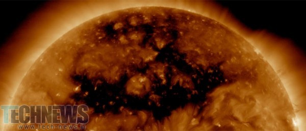 جدیدترین تصویر منتشر شده توسط ناسا، به وجود آمدن حفره‌ای بسیار بزرگ را در خورشید نشان می‌دهد!