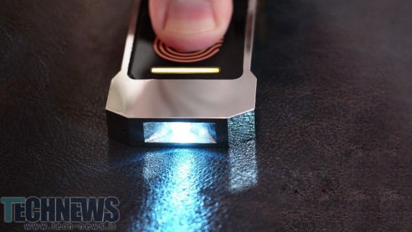 چراغ‌قوه‌های جدید Lumen بدون نیاز به باتری و به کمک گرمای بدن کار می‌کنند