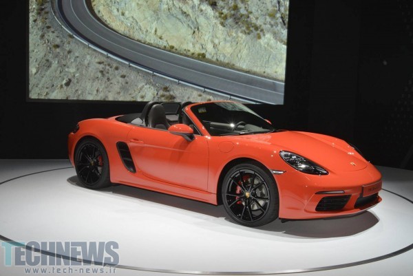 خودروی قدرتمند و لوکس Porsche 718 Boxter نیز در نمایشگاه خودرو نیویورک حضور پیدا کرد