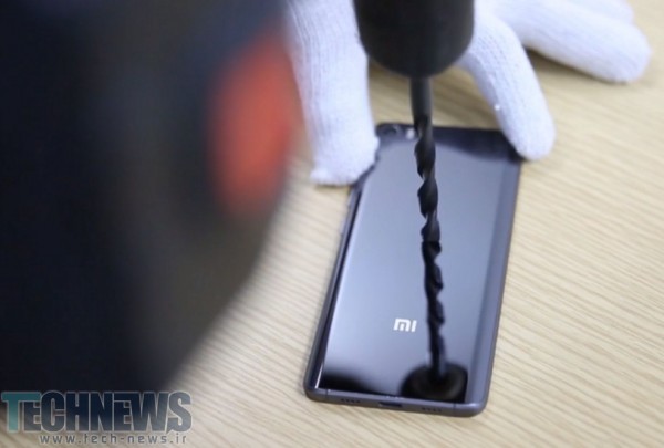 ببینید: آزمون ایجاد خراش روی بدنه سرامیکی Xiaomi Mi 5 Pro