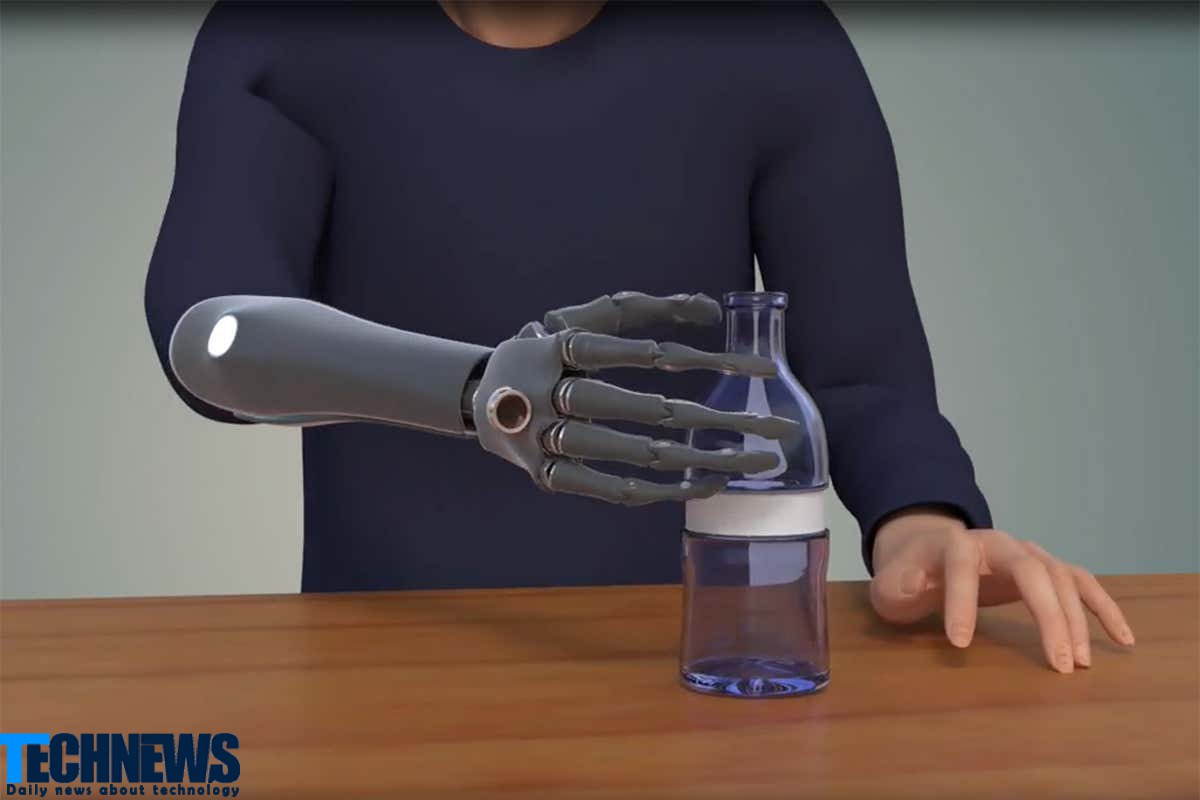 طراحی نوعی دست مصنوعی که می تواند به رایانه و گوشی هوشمند متصل شود