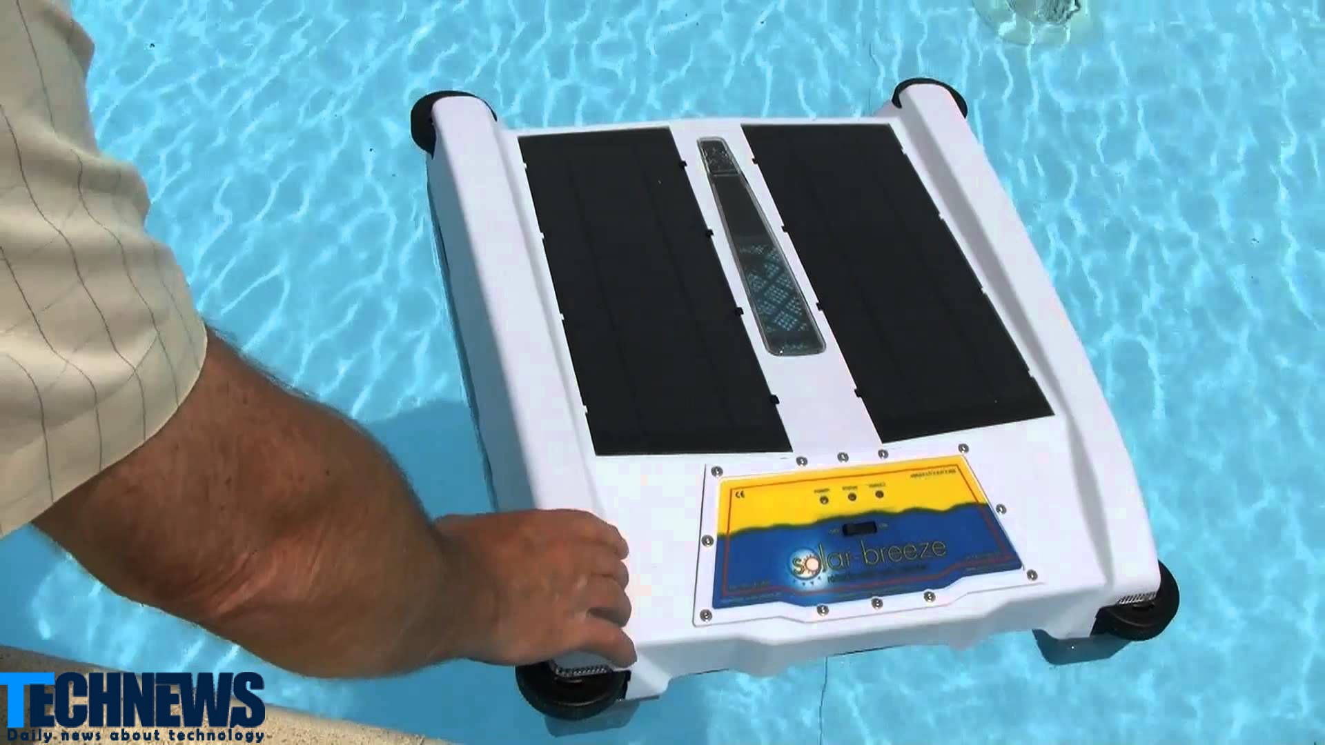 محققان نوعی ربات شناور برای پاکسازی استخرها طراحی کردند
