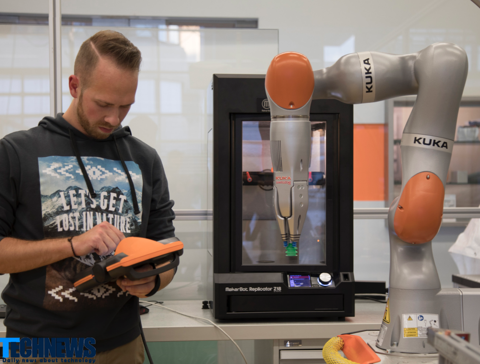ابداع نوعی چاپگر سه بعدی با قابلیت ساخت ربات و پهپاد