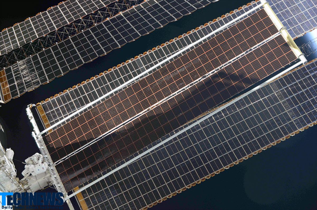 نصب صفحات خورشیدی رول شونده ایستگاه فضایی بین المللی با موفقیت انجام شد