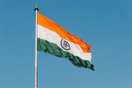 هند به دنبال ساخت سیستم عامل موبایل بومی؛ آغاز رقابت با اندروید و iOS
