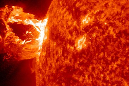 احتمال فوران پلاسمایی مجدد خورشید با شراره هایی عظیم تر