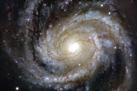 کهکشان راه شیری در نهایت با هم نوعان خود ادغام می شود