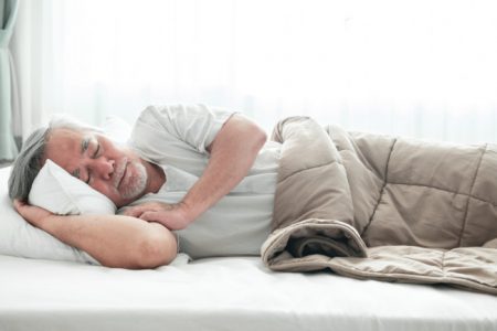 افزایش سن می تواند باعث سخت تر خوابیدن شود