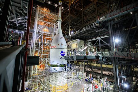 قرارگیری کپسول فضایی اوریون ناسا روی سکوی پرتاب و آغاز ماموریت آرتمیس ۱