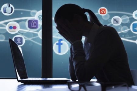 پژوهشگران معتقدند افراد فعال در فضای مجازی بیشتر دچار افسردگی می شوند