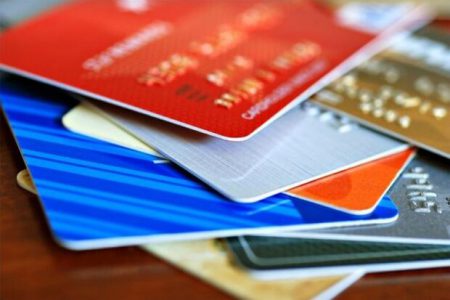 مشتریان بانک ها برای تمدید تاریخ کارت بانکی باید به شعب مراجعه کنند