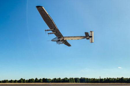هواپیمای خورشیدی جدید می‌تواند بدون وقفه یک سال در حالت پرواز باقی بماند