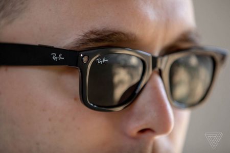 عینک هوشمند Ray-Ban Stories متا برای ارسال پیام و برقراری تماس از واتساپ پشتیبانی میکند