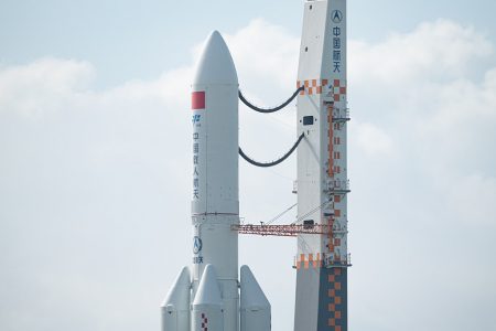 موشک جدید چین با امکان پرتاب ۲۰ ماهواره به صورت همزمان به مرحله آماده سازی رسید