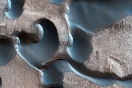 مدارگرد مریخ تصاویری از تل ماسه های سیاره سرخ ثبت کرد