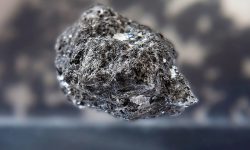 محققان چینی می‌گویند سنگ های ماه آب بیشتری در خود دارند
