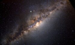 ممکن است ماده تاریک مانند شهاب سنگ از جو زمین عبور کند