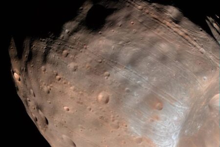 دانشمندان علت ایجاد خطوط روی قمر مریخ را کشف کردند