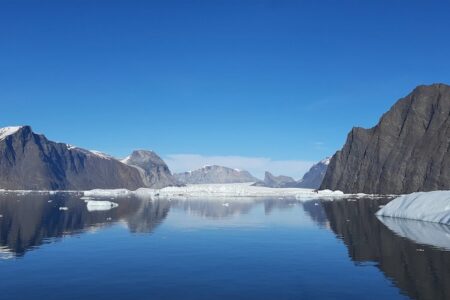سرعت ذوب یخچال های طبیعی گرینلند ۱۰۰ برابر بیشتر از پیش بینی ها شد