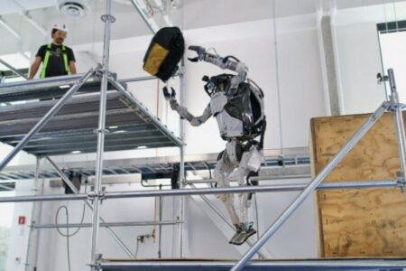 بوستون داینامیکس ویدیویی از توانایی خارق العاده ربات خود در انجام کارهای ساختمانی منتشر کرد
