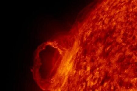 اخترشناسان یک شراره خورشیدی قدرتمند را شناسایی کردند