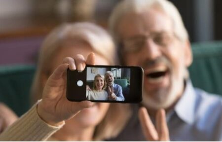 لیست بهترین گوشی‌های موبایل برای افراد مسن