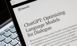 چت بات ChatGPT اطلاعات نادرست را به صورت واقعی عرضه می کند