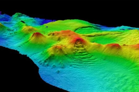محققان با فناوری رادار ۱۹ هزار آتشفشان زیردریایی کشف کردند