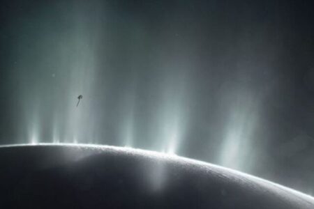 تلسکوپ جیمز وب موفق به کشف آب در قمر زحل شد