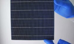 بیل گیتس هوش مصنوعی را برای تحول پنل های خورشیدی به کار می‌گیرد