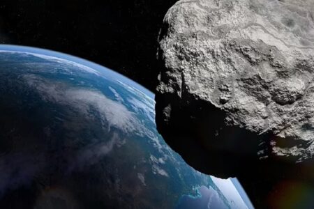 دانشمندان یک شبه قمر در کنار زمین رصد کردند
