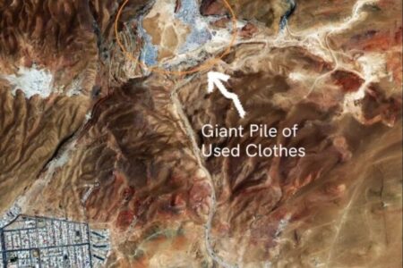 تصاویر مربوط به کوه لباس های دور ریخته شده در شیلی از فضا قابل مشاهده است