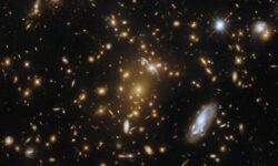 یک هیولای کهکشانی در دام تلسکوپ فضایی هابل