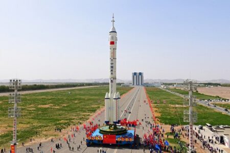 چین از دو موشک در ماموریت سرنشین دار به ماه استفاده می کند