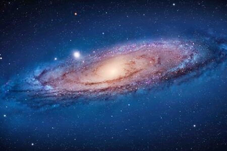 تصویری شگفت انگیز از کهکشان درخشان همسایه راه شیری در داده‌های تلسکوپ هابل