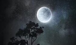 زحل و ماه در تاریخ ۳۰ اوت در کنار یکدیگر قرار می‌گیرند