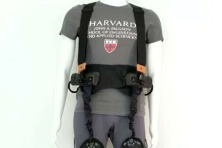 لباس رباتیک جدیدی که می‌تواند به بیماران پارکینسون کمک کند
