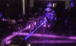 پژوهشگران چینی با استفاده از لیزر یک ساعت نوری بدون خطا ساختند