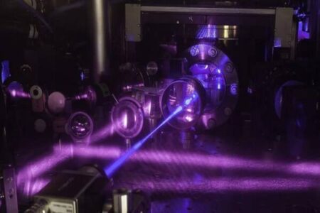 پژوهشگران چینی با استفاده از لیزر یک ساعت نوری بدون خطا ساختند