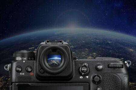 دوربین‌های شرکت نیکون مسافر ماه در آرتمیس ۳ خواهند بود