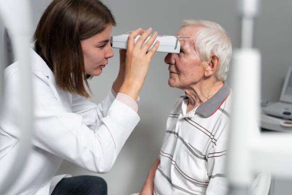 محققان ارتباط بین بیماری زوال عقل و بینایی فرد را تایید کردند