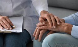 پژوهش جدید می‌گوید افراد مسن دچار اضطراب دو برابر بیشتر معرض ابتلا به پارکینسون قرار دارند