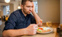 یکی از دلایل ایجاد افسردگی و اضطراب رژیم غذایی بی‌کیفیت است