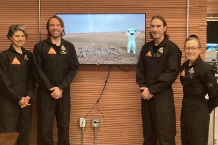 خروج محققان ناسا از محیط شبیه سازی شده مریخ پس از گذشت یک سال تحقیقاتی