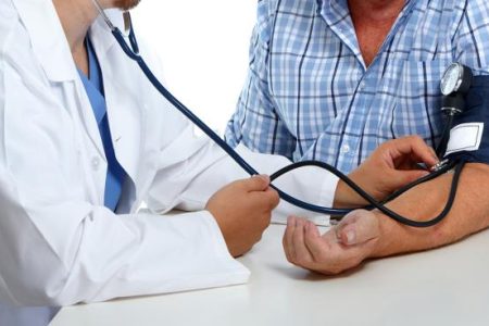 موقعیت بازو می‌تواند بر دقت اندازه‌گیری فشار خون تأثیر قابل‌توجه داشته باشد