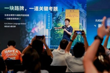 پلتفرم رانندگی خودکار با قابلیت خواندن تابلوها و پیروی از دستورات صوتی ابداع شد