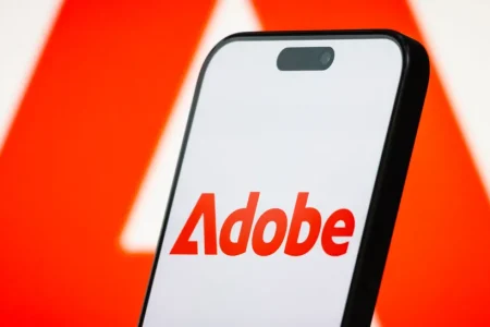 شرکت ادوبی به دلیل نقض کپی‌رایت در آموزش هوش مصنوعی دادگاهی شد